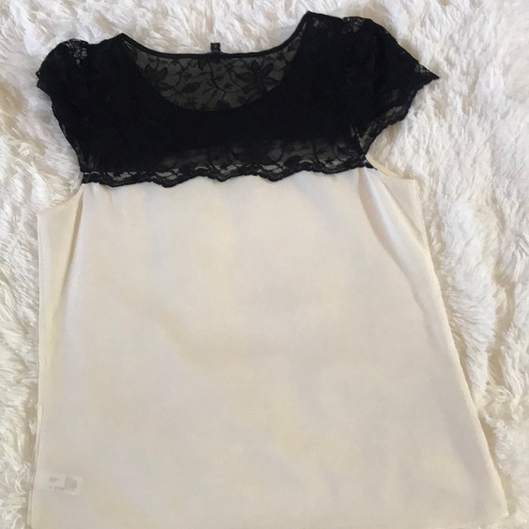 Cap Sleeve ruffle accent black lace and ivory - Picture 2 of 6